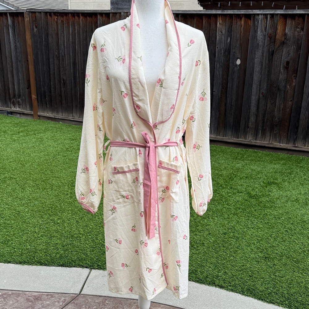 Vintage tulips robe